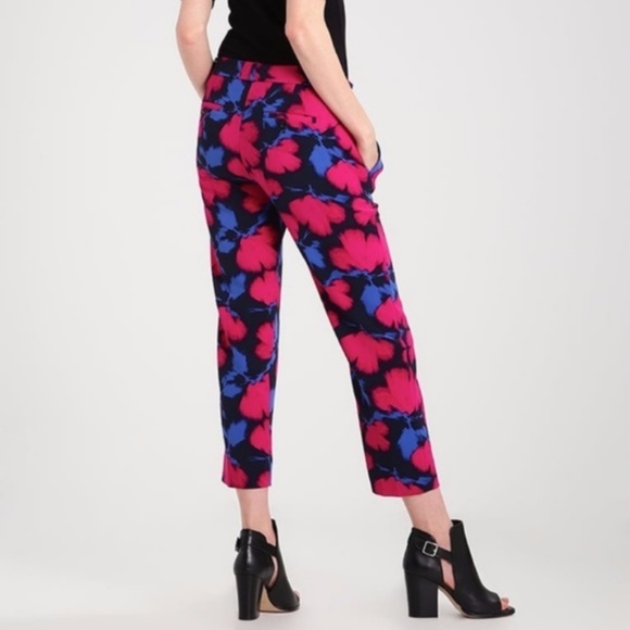 Banana Republic Pants - Banana Republic Fuschia Flor cropped trousers